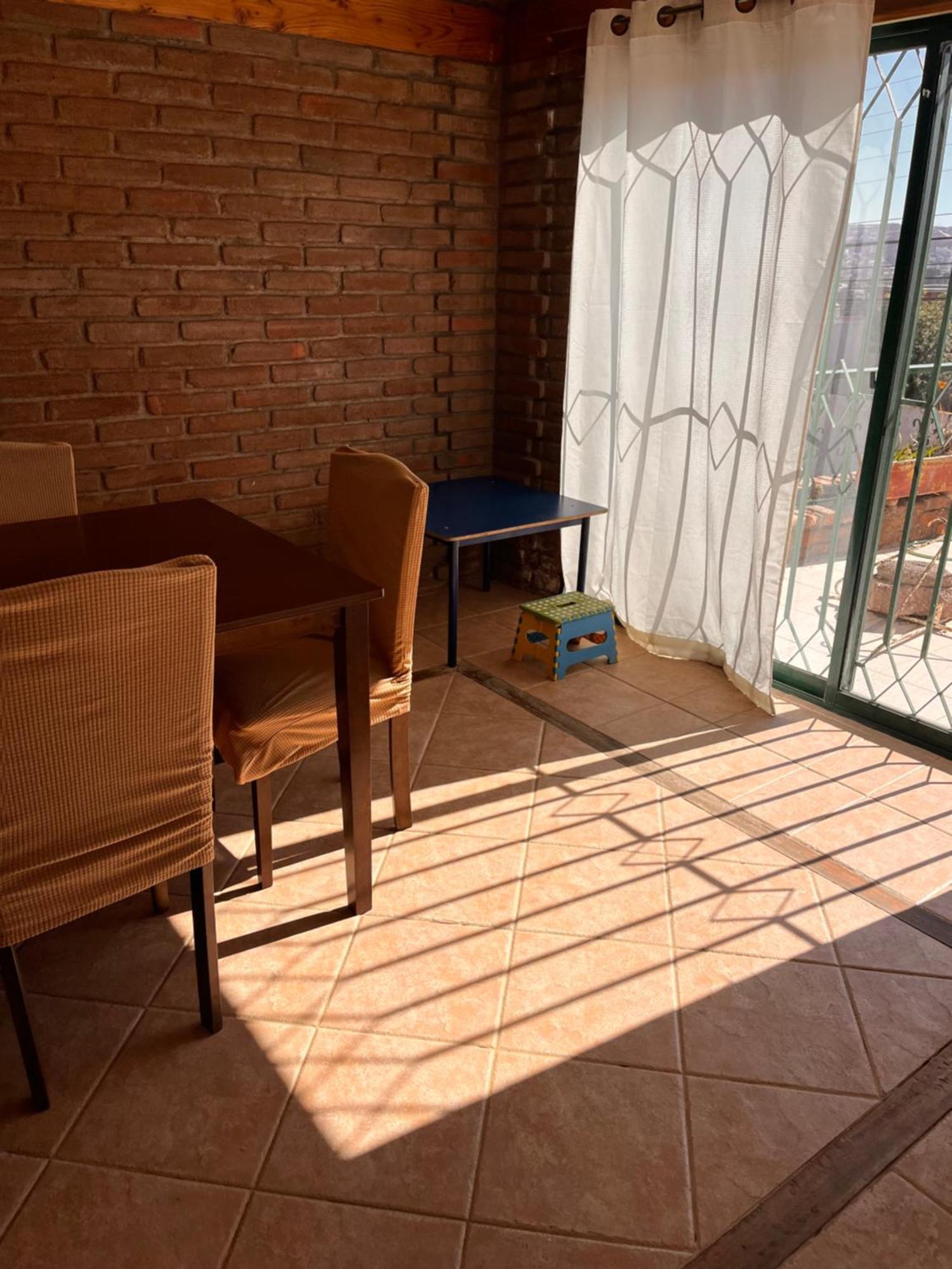 Linda Casa En Barrio Residencial La Herradura Oriente A 5 Min Playa Casa de férias